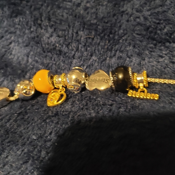 Set of 3 PITTSBURGH STEELER bracelettes. - Picture 7 of 9